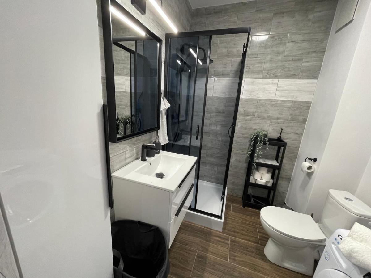 Modern Box Apartment Gdynia Bagian luar foto